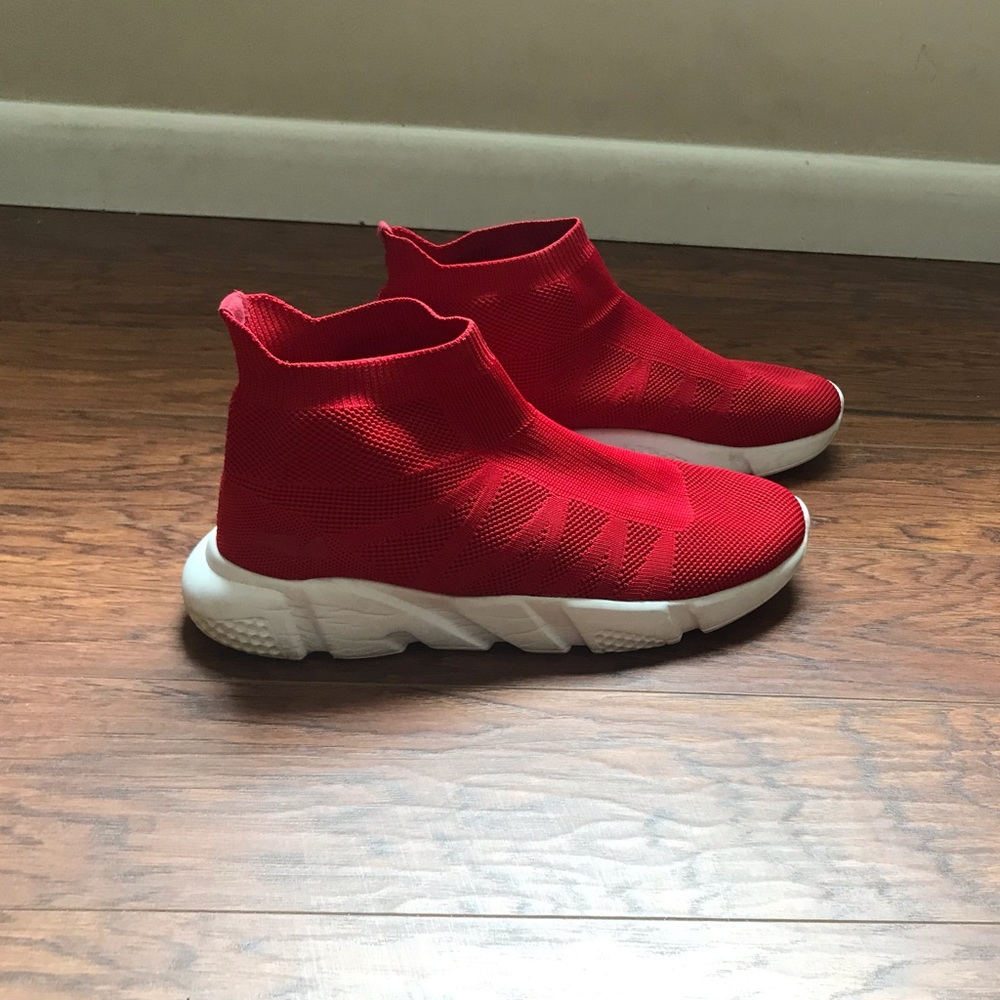 FILA Men’s 9 1/2 Sneaker Red Slip On